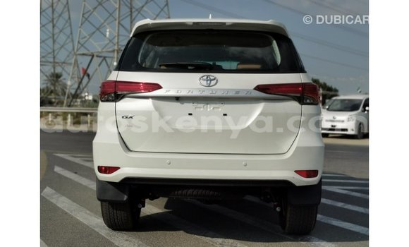 Nunua Imported Toyota Fortuner Nyeupe Gari ndani ya Import - Dubai nchini Kati Kenya Nunua Imported Toyota Fortuner Nyeupe Gari ndani ya Import - Dubai nchini Kati Kenya