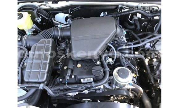 Imported Toyota Prado White Makiinaa iti Import - Dubai keessatti Central Kenya keessatti Imported Toyota Prado White Makiinaa iti Import - Dubai keessatti Central Kenya keessatti