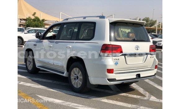 Buy Import Toyota Land Cruiser White Car in Import - Dubai in Central Kenya Buy Import Toyota Land Cruiser White Car in Import - Dubai in Central Kenya