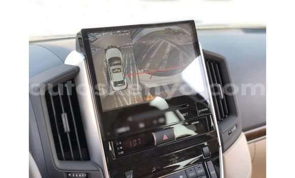 Buy Import Toyota Land Cruiser White Car in Import - Dubai in Central Kenya Buy Import Toyota Land Cruiser White Car in Import - Dubai in Central Kenya