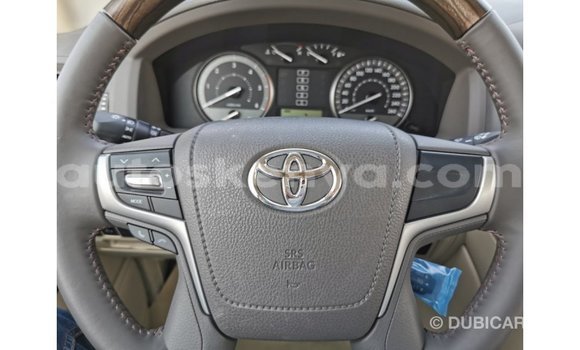 Buy Import Toyota Land Cruiser White Car in Import - Dubai in Central Kenya Buy Import Toyota Land Cruiser White Car in Import - Dubai in Central Kenya