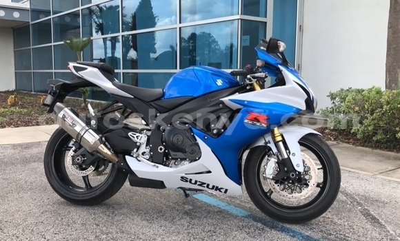 Oofamaa Suzuki GSX–R Blue Doqdoqqee iti Bissil keessatti Nairobi keessatti