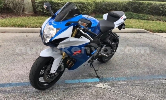 Oofamaa Suzuki GSX–R Blue Doqdoqqee iti Bissil keessatti Nairobi keessatti Oofamaa Suzuki GSX–R Blue Doqdoqqee iti Bissil keessatti Nairobi keessatti