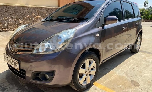 Nunua Ilio tumika Nissan Note Nyeusi Gari ndani ya Chuka nchini Mashariki ya Kenya