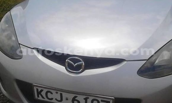 Imported Mazda Demio Silver Makiinaa iti Nairobi keessatti Nairobi keessatti