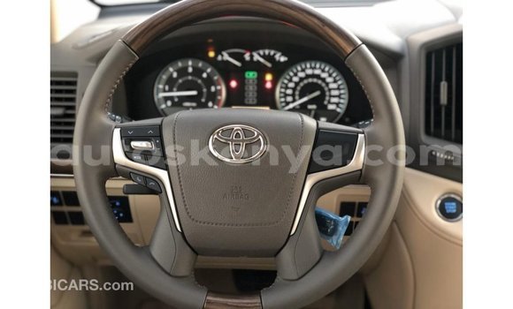 Nunua Imported Toyota Land Cruiser Nyeupe Gari ndani ya Import - Dubai nchini Kati Kenya Nunua Imported Toyota Land Cruiser Nyeupe Gari ndani ya Import - Dubai nchini Kati Kenya