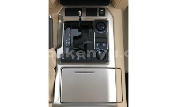 Nunua Imported Toyota Land Cruiser Nyeupe Gari ndani ya Import - Dubai nchini Kati Kenya Nunua Imported Toyota Land Cruiser Nyeupe Gari ndani ya Import - Dubai nchini Kati Kenya