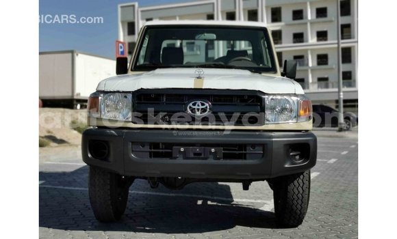 Imported Toyota Land Cruiser Beige Makiinaa iti Import - Dubai keessatti Central Kenya keessatti Imported Toyota Land Cruiser Beige Makiinaa iti Import - Dubai keessatti Central Kenya keessatti