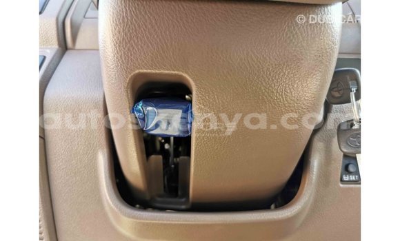 Imported Toyota Land Cruiser Beige Makiinaa iti Import - Dubai keessatti Central Kenya keessatti Imported Toyota Land Cruiser Beige Makiinaa iti Import - Dubai keessatti Central Kenya keessatti