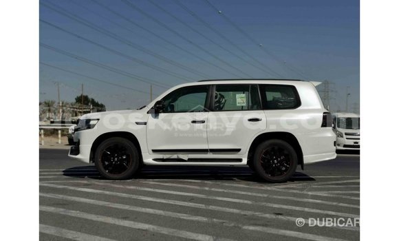 Nunua Imported Toyota Land Cruiser Nyeupe Gari ndani ya Import - Dubai nchini Kati Kenya Nunua Imported Toyota Land Cruiser Nyeupe Gari ndani ya Import - Dubai nchini Kati Kenya
