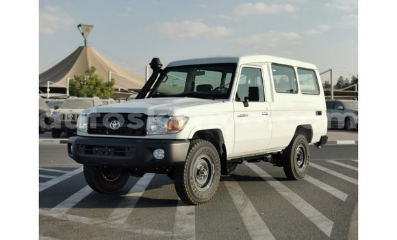 Buy Import Toyota Land Cruiser White Car in Import - Dubai in Central Kenya Buy Import Toyota Land Cruiser White Car in Import - Dubai in Central Kenya