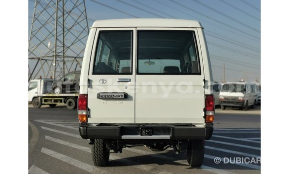 Buy Import Toyota Land Cruiser White Car in Import - Dubai in Central Kenya Buy Import Toyota Land Cruiser White Car in Import - Dubai in Central Kenya