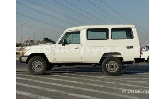 Nunua Imported Toyota Land Cruiser Nyeupe Gari ndani ya Import - Dubai nchini Kati Kenya Nunua Imported Toyota Land Cruiser Nyeupe Gari ndani ya Import - Dubai nchini Kati Kenya
