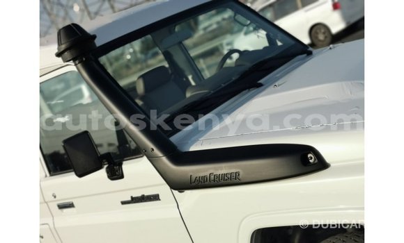 Nunua Imported Toyota Land Cruiser Nyeupe Gari ndani ya Import - Dubai nchini Kati Kenya Nunua Imported Toyota Land Cruiser Nyeupe Gari ndani ya Import - Dubai nchini Kati Kenya