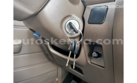 Nunua Imported Toyota Land Cruiser Nyeupe Gari ndani ya Import - Dubai nchini Kati Kenya Nunua Imported Toyota Land Cruiser Nyeupe Gari ndani ya Import - Dubai nchini Kati Kenya