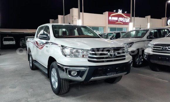 Nunua Imported Toyota Hilux Nyeupe Gari ndani ya Import - Dubai nchini Kati Kenya Nunua Imported Toyota Hilux Nyeupe Gari ndani ya Import - Dubai nchini Kati Kenya