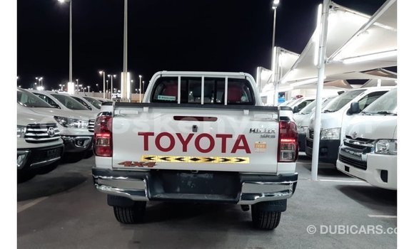 Nunua Imported Toyota Hilux Nyeupe Gari ndani ya Import - Dubai nchini Kati Kenya Nunua Imported Toyota Hilux Nyeupe Gari ndani ya Import - Dubai nchini Kati Kenya