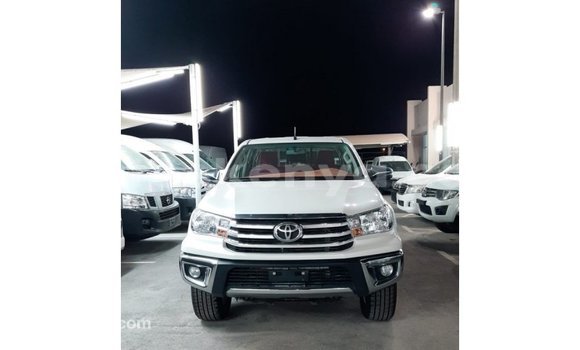 Nunua Imported Toyota Hilux Nyeupe Gari ndani ya Import - Dubai nchini Kati Kenya Nunua Imported Toyota Hilux Nyeupe Gari ndani ya Import - Dubai nchini Kati Kenya