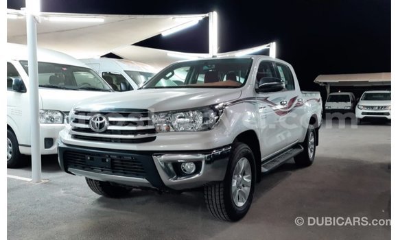 Nunua Imported Toyota Hilux Nyeupe Gari ndani ya Import - Dubai nchini Kati Kenya Nunua Imported Toyota Hilux Nyeupe Gari ndani ya Import - Dubai nchini Kati Kenya