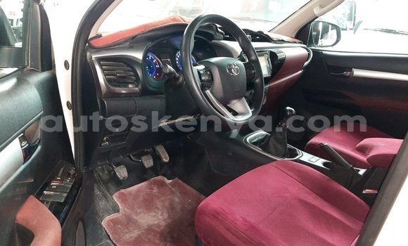 Nunua Imported Toyota Hilux Nyeupe Gari ndani ya Import - Dubai nchini Kati Kenya Nunua Imported Toyota Hilux Nyeupe Gari ndani ya Import - Dubai nchini Kati Kenya