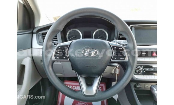 Imported Hyundai Sonata White Makiinaa iti Import - Dubai keessatti Central Kenya keessatti Imported Hyundai Sonata White Makiinaa iti Import - Dubai keessatti Central Kenya keessatti