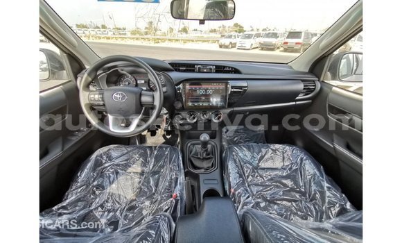 Nunua Imported Toyota Hilux Nyeupe Gari ndani ya Import - Dubai nchini Kati Kenya Nunua Imported Toyota Hilux Nyeupe Gari ndani ya Import - Dubai nchini Kati Kenya