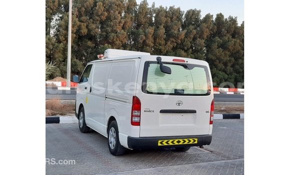 Buy Import Toyota Hiace White Car in Import - Dubai in Central Kenya Buy Import Toyota Hiace White Car in Import - Dubai in Central Kenya