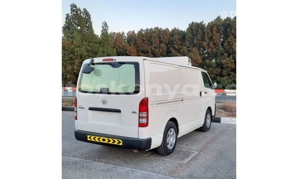 Buy Import Toyota Hiace White Car in Import - Dubai in Central Kenya Buy Import Toyota Hiace White Car in Import - Dubai in Central Kenya