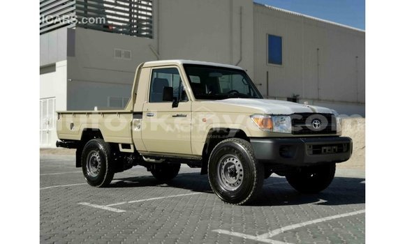 Buy Import Toyota Land Cruiser Beige Car in Import - Dubai in Central Kenya Buy Import Toyota Land Cruiser Beige Car in Import - Dubai in Central Kenya