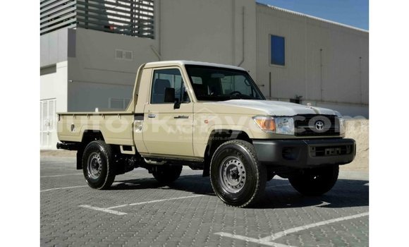 Nunua Imported Toyota Land Cruiser Beige Gari ndani ya Import - Dubai nchini Kati Kenya