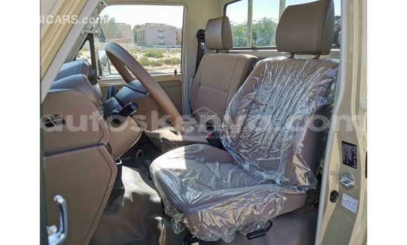 Nunua Imported Toyota Land Cruiser Beige Gari ndani ya Import - Dubai nchini Kati Kenya Nunua Imported Toyota Land Cruiser Beige Gari ndani ya Import - Dubai nchini Kati Kenya