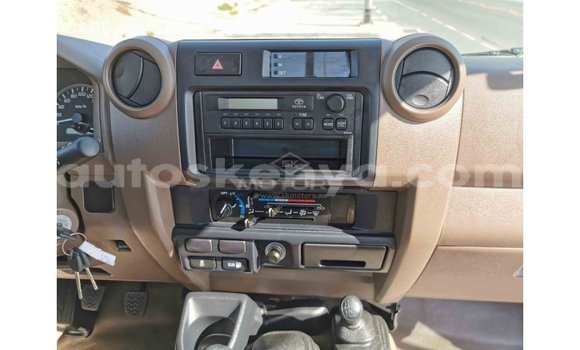 Nunua Imported Toyota Land Cruiser Beige Gari ndani ya Import - Dubai nchini Kati Kenya Nunua Imported Toyota Land Cruiser Beige Gari ndani ya Import - Dubai nchini Kati Kenya