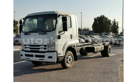 Nunua Imported Isuzu Bighorn Nyeupe Lori ndani ya Import - Dubai nchini Kati Kenya Nunua Imported Isuzu Bighorn Nyeupe Lori ndani ya Import - Dubai nchini Kati Kenya