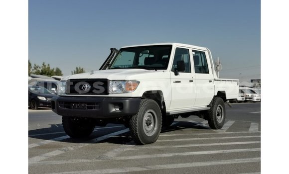 Nunua Imported Toyota Land Cruiser Nyeupe Gari ndani ya Import - Dubai nchini Kati Kenya Nunua Imported Toyota Land Cruiser Nyeupe Gari ndani ya Import - Dubai nchini Kati Kenya