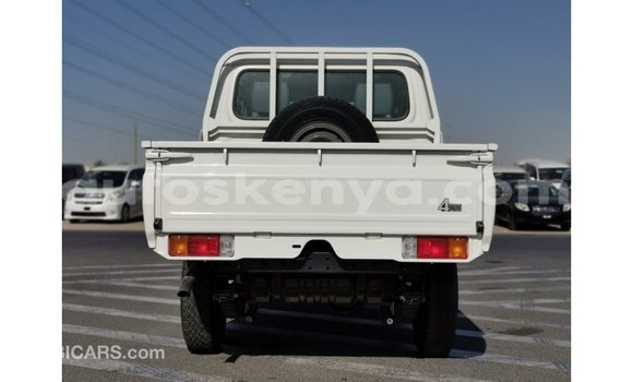 Nunua Imported Toyota Land Cruiser Nyeupe Gari ndani ya Import - Dubai nchini Kati Kenya Nunua Imported Toyota Land Cruiser Nyeupe Gari ndani ya Import - Dubai nchini Kati Kenya