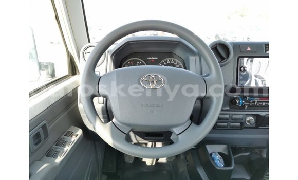Nunua Imported Toyota Land Cruiser Nyeupe Gari ndani ya Import - Dubai nchini Kati Kenya Nunua Imported Toyota Land Cruiser Nyeupe Gari ndani ya Import - Dubai nchini Kati Kenya