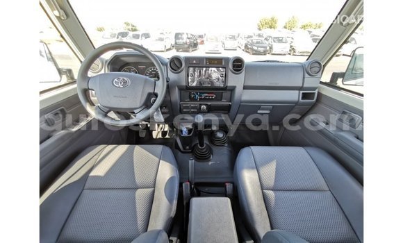 Nunua Imported Toyota Land Cruiser Nyeupe Gari ndani ya Import - Dubai nchini Kati Kenya Nunua Imported Toyota Land Cruiser Nyeupe Gari ndani ya Import - Dubai nchini Kati Kenya