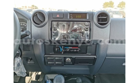Nunua Imported Toyota Land Cruiser Nyeupe Gari ndani ya Import - Dubai nchini Kati Kenya Nunua Imported Toyota Land Cruiser Nyeupe Gari ndani ya Import - Dubai nchini Kati Kenya