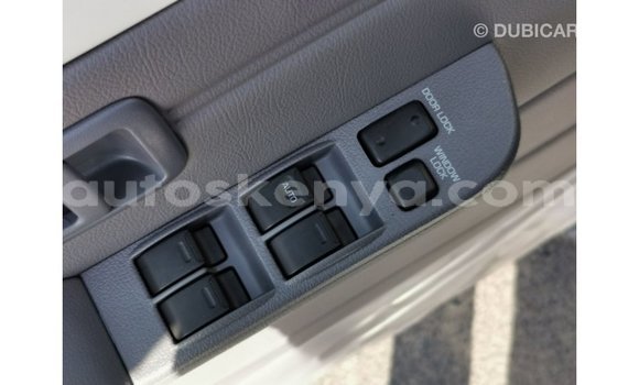 Nunua Imported Toyota Land Cruiser Nyeupe Gari ndani ya Import - Dubai nchini Kati Kenya Nunua Imported Toyota Land Cruiser Nyeupe Gari ndani ya Import - Dubai nchini Kati Kenya