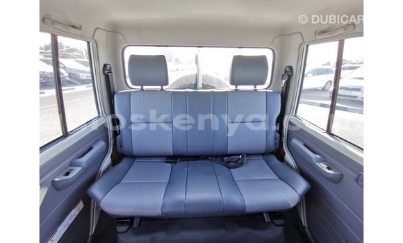 Nunua Imported Toyota Land Cruiser Nyeupe Gari ndani ya Import - Dubai nchini Kati Kenya Nunua Imported Toyota Land Cruiser Nyeupe Gari ndani ya Import - Dubai nchini Kati Kenya