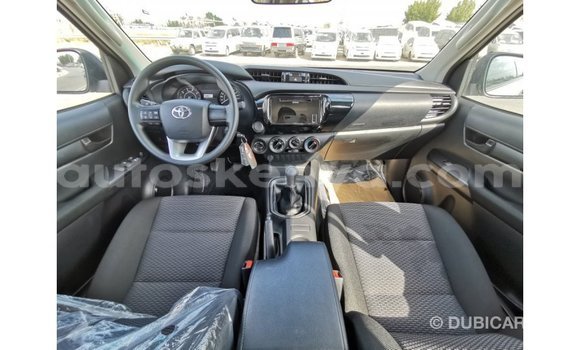 Nunua Imported Toyota Hilux Nyingine Gari ndani ya Import - Dubai nchini Kati Kenya Nunua Imported Toyota Hilux Nyingine Gari ndani ya Import - Dubai nchini Kati Kenya