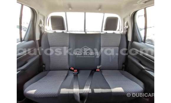 Nunua Imported Toyota Hilux Nyeusi Gari ndani ya Import - Dubai nchini Kati Kenya Nunua Imported Toyota Hilux Nyeusi Gari ndani ya Import - Dubai nchini Kati Kenya