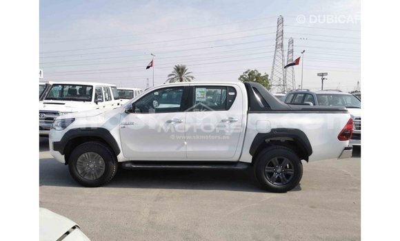 Imported Toyota Hilux White Makiinaa iti Import - Dubai keessatti Central Kenya keessatti Imported Toyota Hilux White Makiinaa iti Import - Dubai keessatti Central Kenya keessatti
