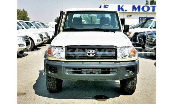 Imported Toyota Land Cruiser Beige Makiinaa iti Import - Dubai keessatti Central Kenya keessatti