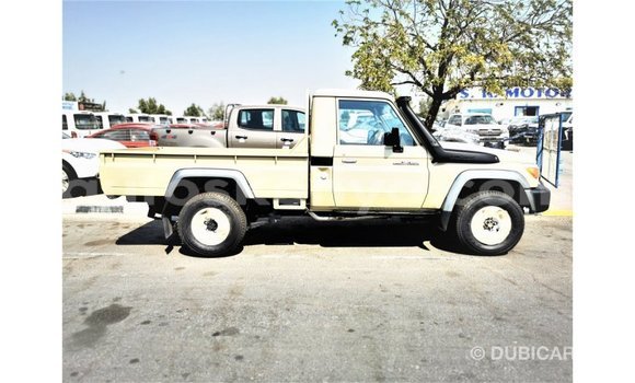 Nunua Imported Toyota Land Cruiser Beige Gari ndani ya Import - Dubai nchini Kati Kenya Nunua Imported Toyota Land Cruiser Beige Gari ndani ya Import - Dubai nchini Kati Kenya