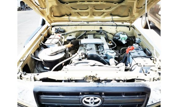 Nunua Imported Toyota Land Cruiser Beige Gari ndani ya Import - Dubai nchini Kati Kenya Nunua Imported Toyota Land Cruiser Beige Gari ndani ya Import - Dubai nchini Kati Kenya