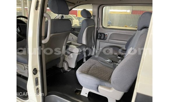 Imported Hyundai Chorus White Netiree iti Import - Dubai keessatti Central Kenya keessatti Imported Hyundai Chorus White Netiree iti Import - Dubai keessatti Central Kenya keessatti