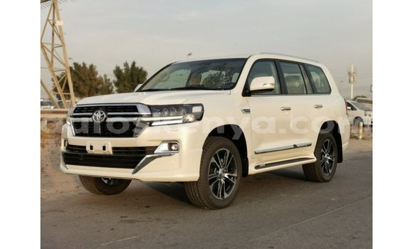 Buy Import Toyota Land Cruiser White Car in Import - Dubai in Central Kenya Buy Import Toyota Land Cruiser White Car in Import - Dubai in Central Kenya