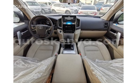 Buy Import Toyota Land Cruiser White Car in Import - Dubai in Central Kenya Buy Import Toyota Land Cruiser White Car in Import - Dubai in Central Kenya