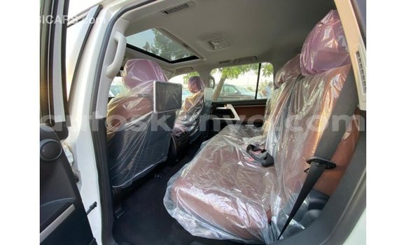 Nunua Imported Toyota Land Cruiser Nyeupe Gari ndani ya Import - Dubai nchini Kati Kenya Nunua Imported Toyota Land Cruiser Nyeupe Gari ndani ya Import - Dubai nchini Kati Kenya